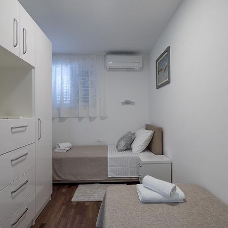 Drop In Split Luxury Suites Luaran gambar