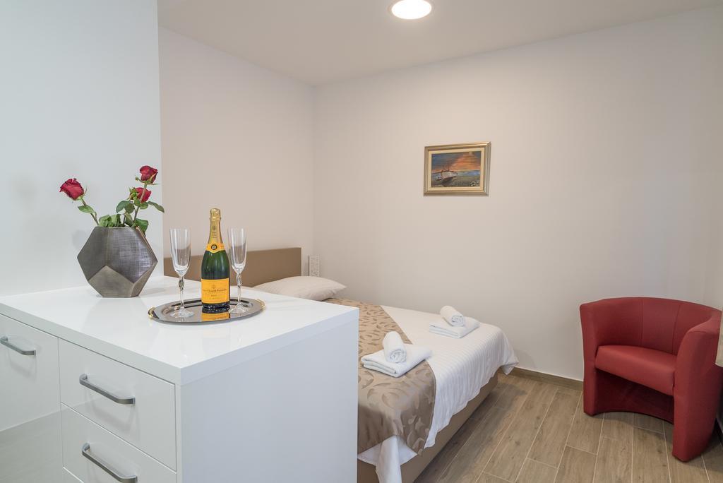 Drop In Split Luxury Suites Luaran gambar
