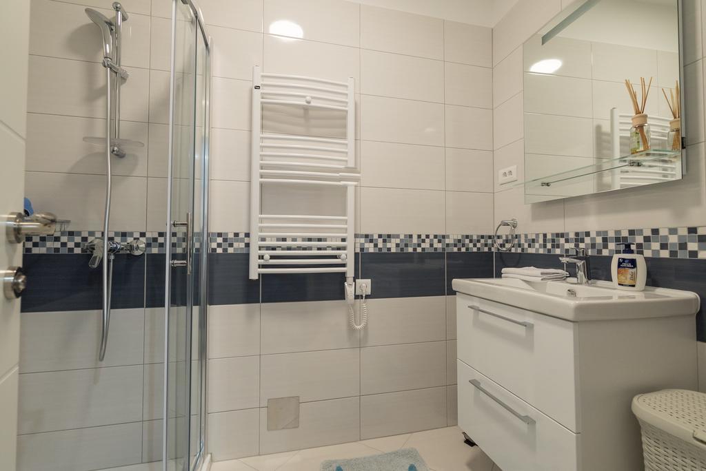 Drop In Split Luxury Suites Luaran gambar