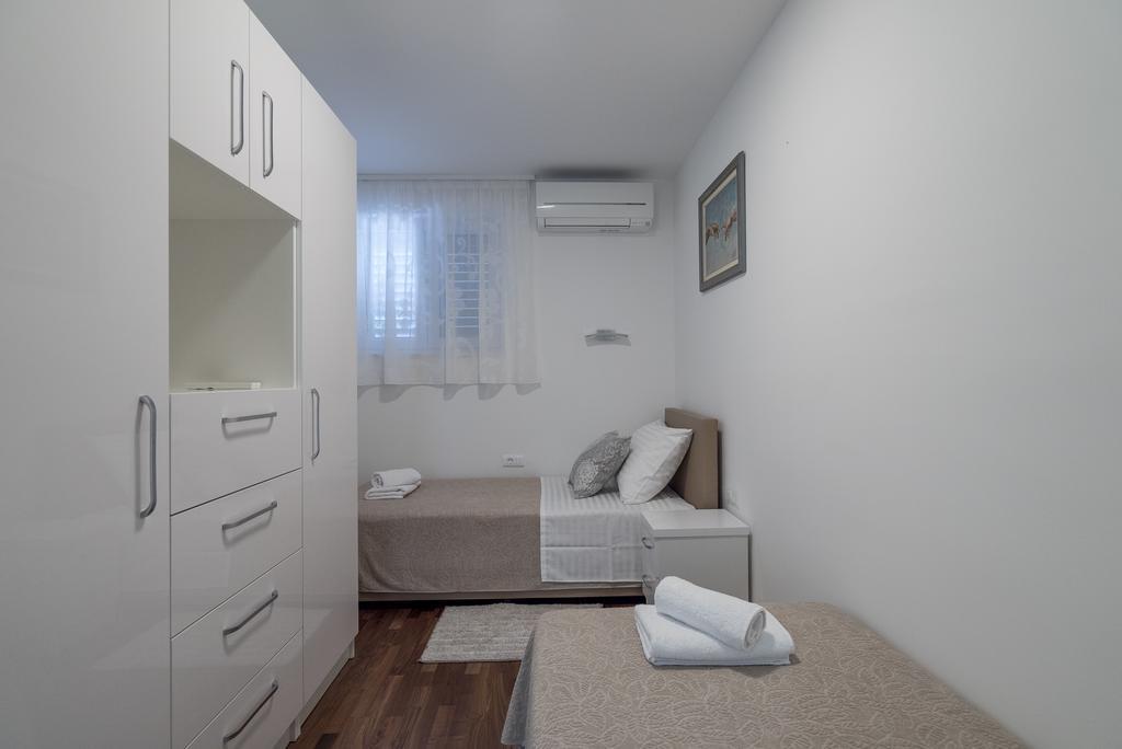 Drop In Split Luxury Suites Luaran gambar